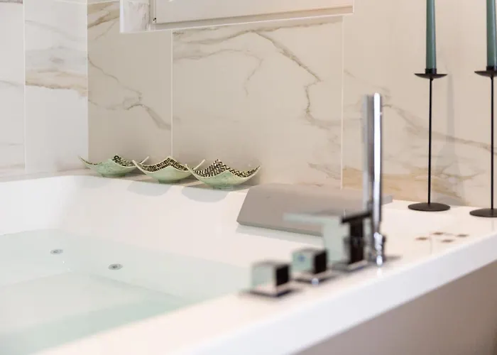 Jacuzzi By Enjoy Garda 아파트